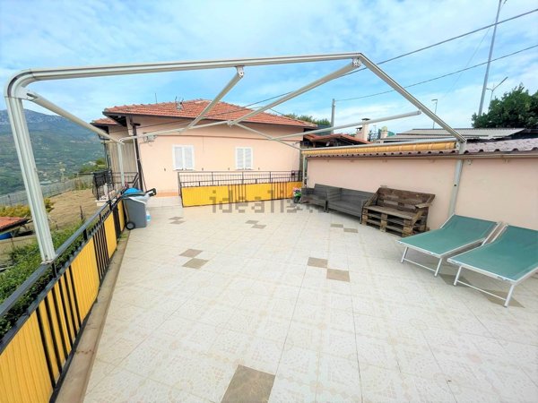 casa indipendente in vendita a Ventimiglia in zona Latte