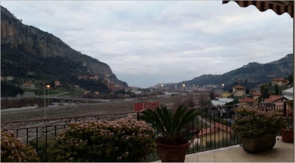 casa indipendente in vendita a Ventimiglia