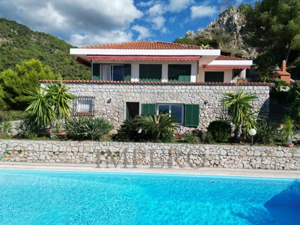 casa indipendente in vendita a Ventimiglia in zona Grimaldi