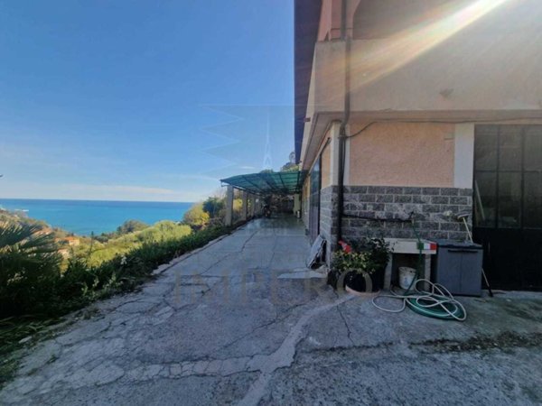 casa indipendente in vendita a Ventimiglia in zona Latte