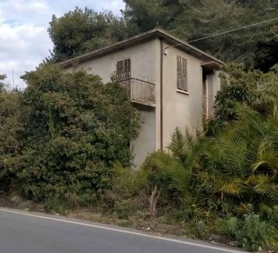 casa indipendente in vendita a Ventimiglia in zona Trucco