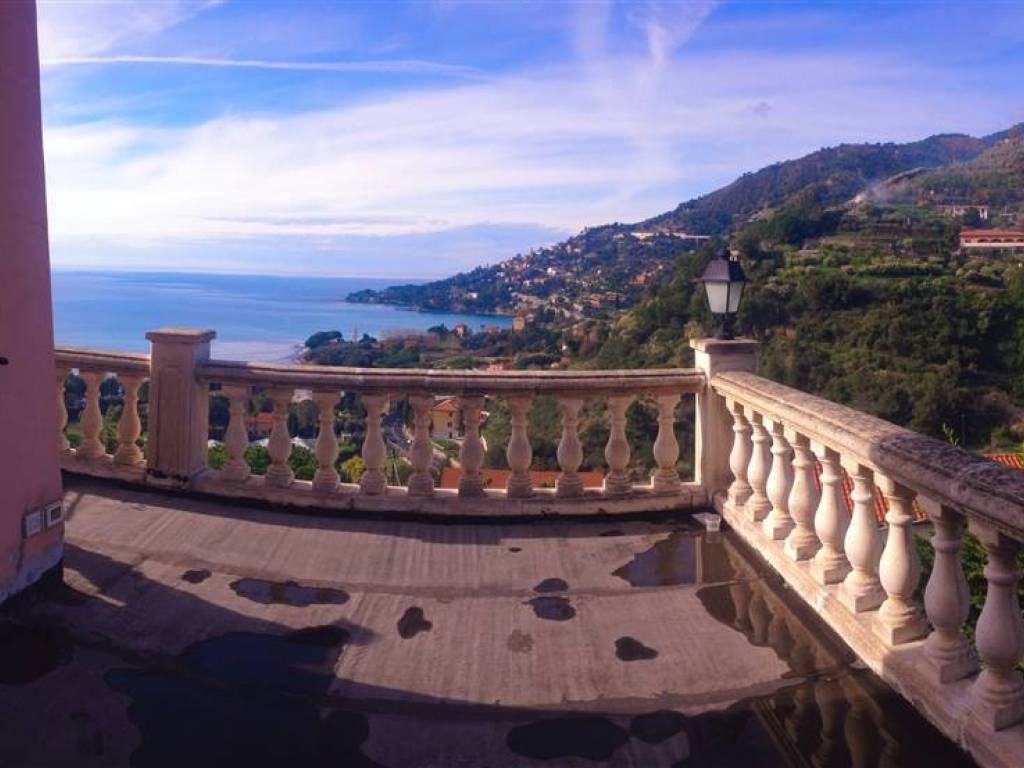 casa indipendente in vendita a Ventimiglia in zona Latte