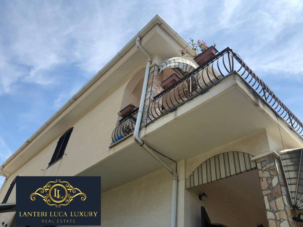 casa indipendente in vendita a Ventimiglia