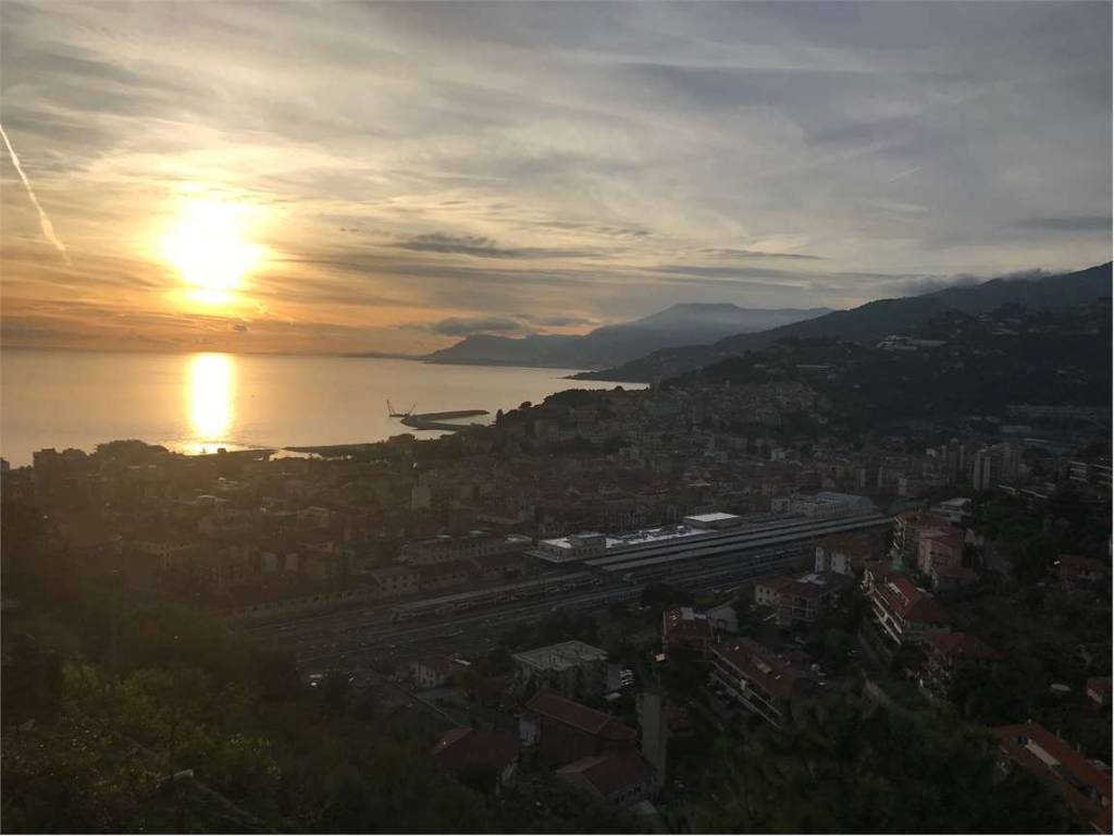 casa indipendente in vendita a Ventimiglia