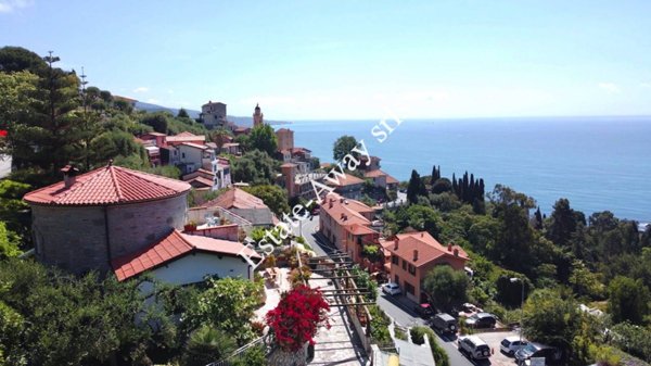 casa indipendente in vendita a Ventimiglia in zona Mortola Inferiore