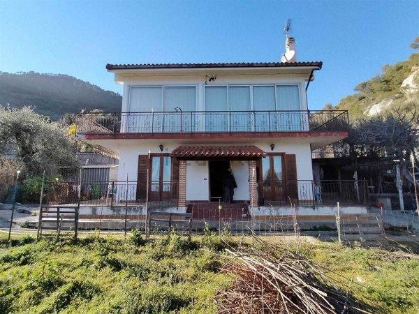 casa indipendente in vendita a Ventimiglia in zona Calvo