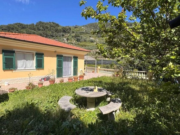casa indipendente in vendita a Ventimiglia in zona Latte