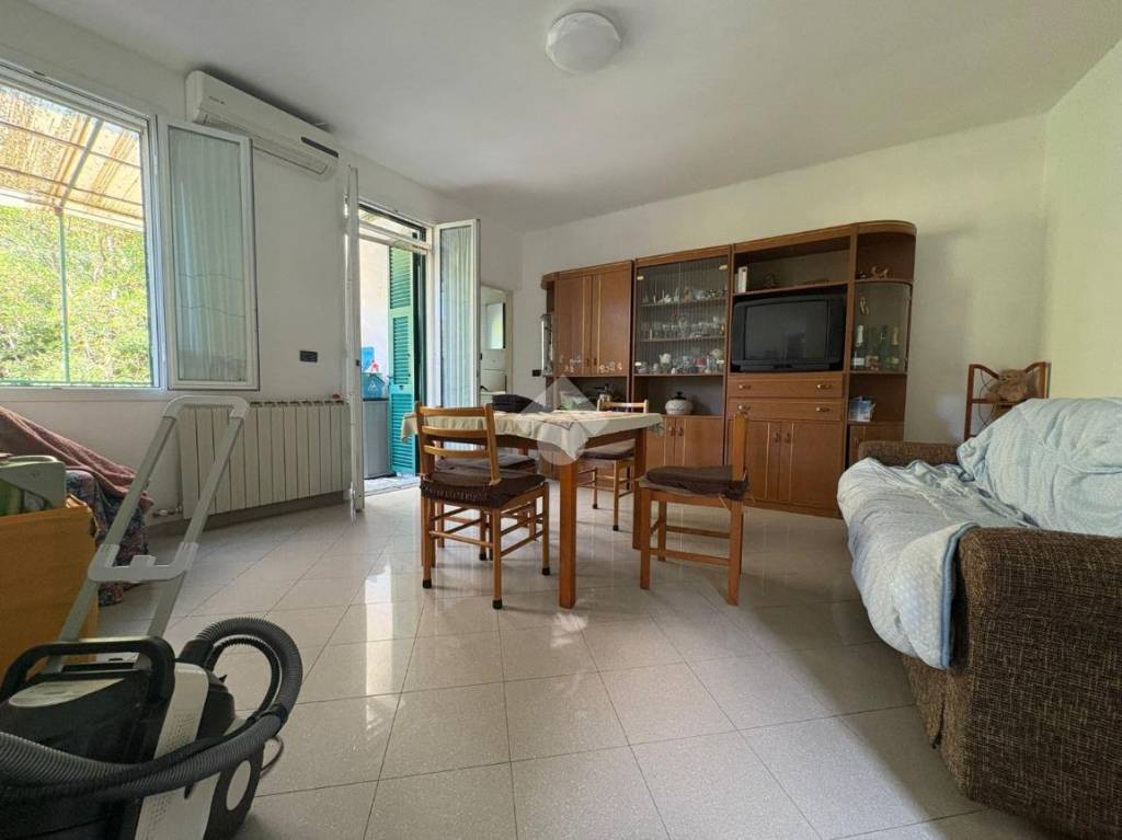 casa indipendente in vendita a Ventimiglia in zona Latte