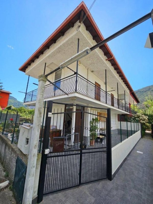 casa indipendente in vendita a Ventimiglia in zona Porra