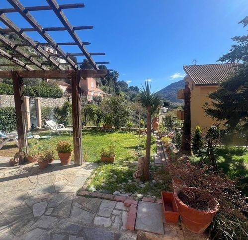 casa indipendente in vendita a Ventimiglia in zona Trucco