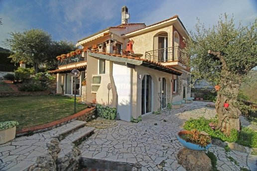 casa indipendente in vendita a Ventimiglia in zona Seglia / San Bernardo