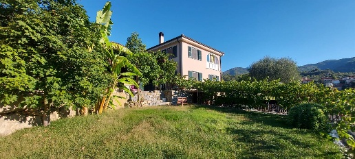 casa indipendente in vendita a Ventimiglia in zona Varase