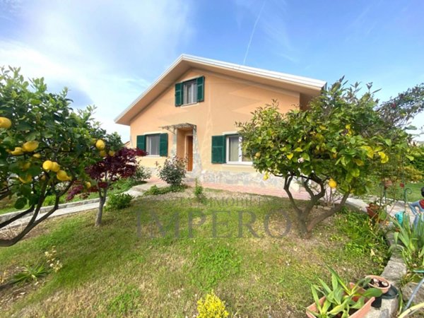 casa indipendente in vendita a Ventimiglia in zona Seglia / San Bernardo
