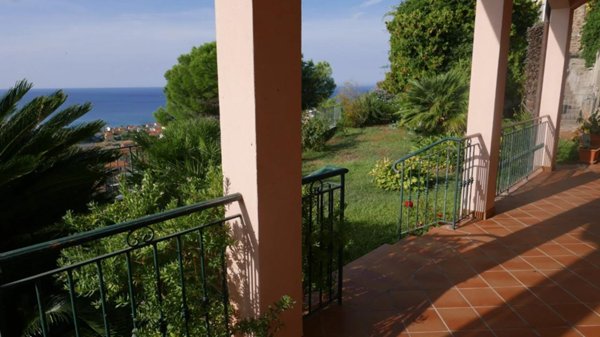 casa indipendente in vendita a Ventimiglia