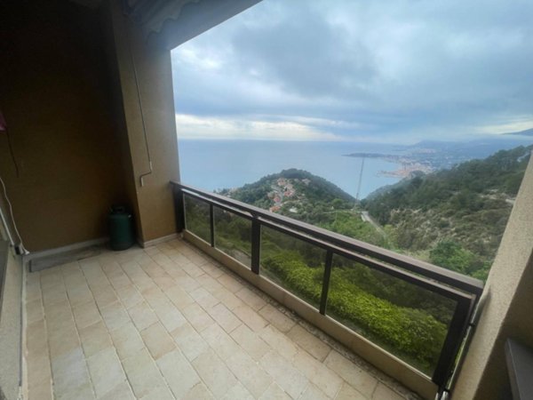 appartamento in vendita a Ventimiglia in zona Mortola Superiore