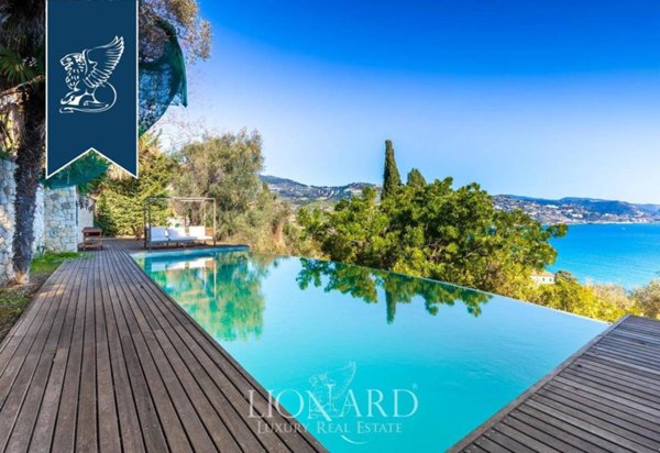 casa indipendente in vendita a Ventimiglia in zona Grimaldi