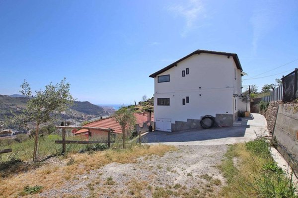 casa indipendente in vendita a Ventimiglia