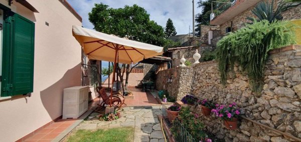 casa indipendente in vendita a Ventimiglia