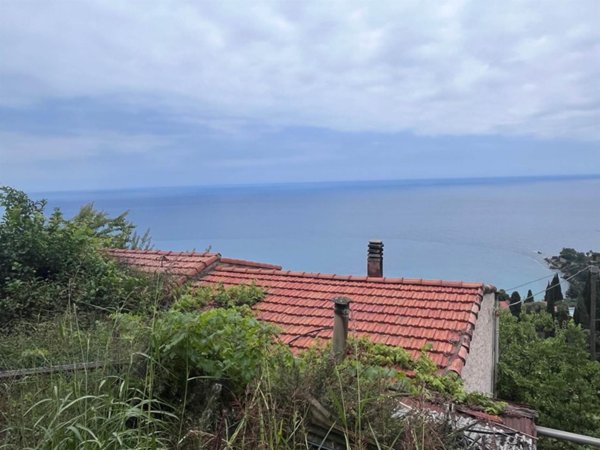 casa indipendente in vendita a Ventimiglia in zona Mortola Inferiore