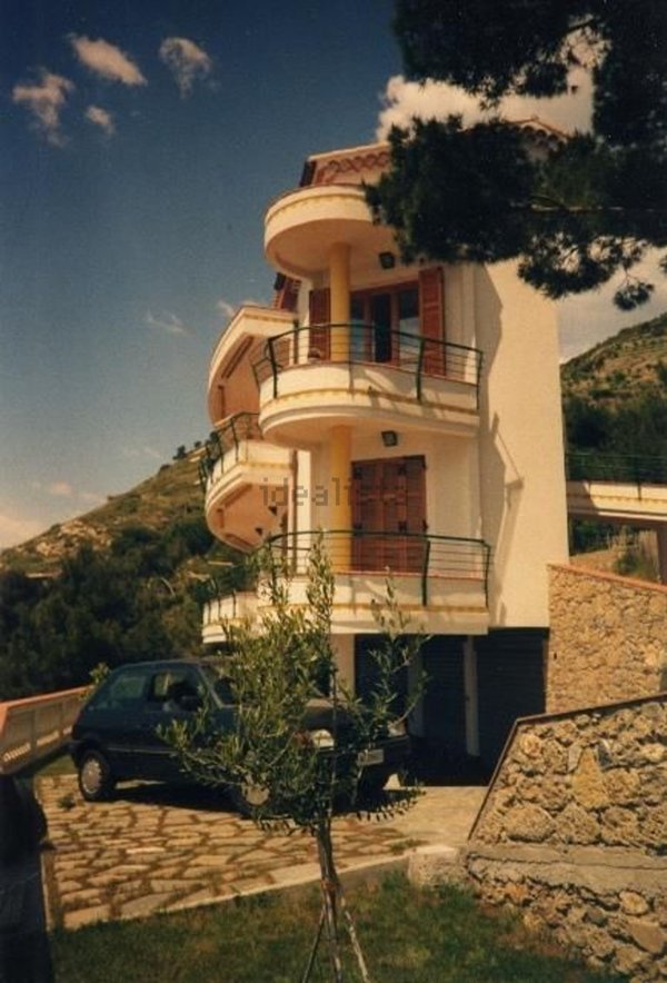 casa indipendente in vendita a Ventimiglia