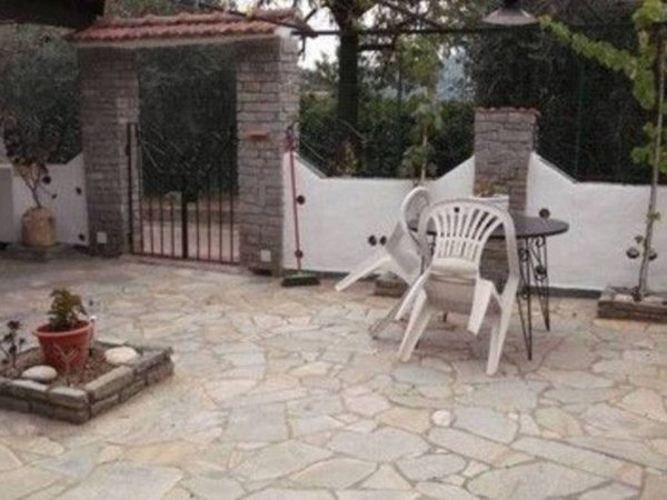casa indipendente in vendita a Ventimiglia in zona Varase