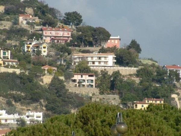 casa indipendente in vendita a Ventimiglia