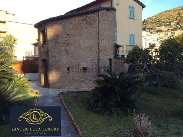 casa indipendente in vendita a Ventimiglia