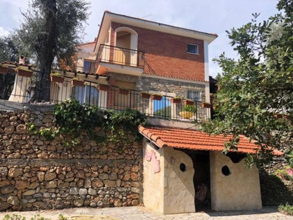 casa indipendente in vendita a Ventimiglia