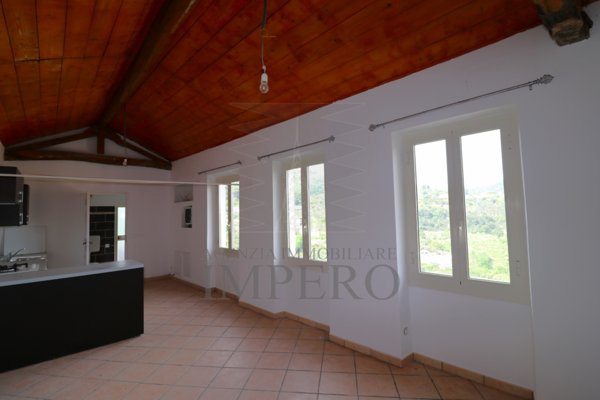 casa semindipendente in vendita a Ventimiglia in zona Latte