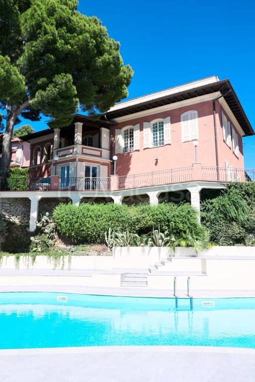 casa indipendente in vendita a Ventimiglia
