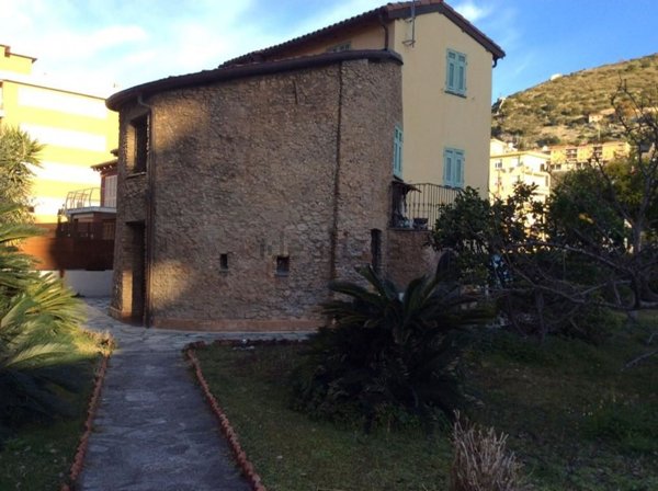 casa indipendente in vendita a Ventimiglia