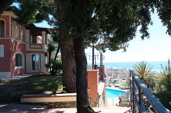 casa indipendente in vendita a Ventimiglia