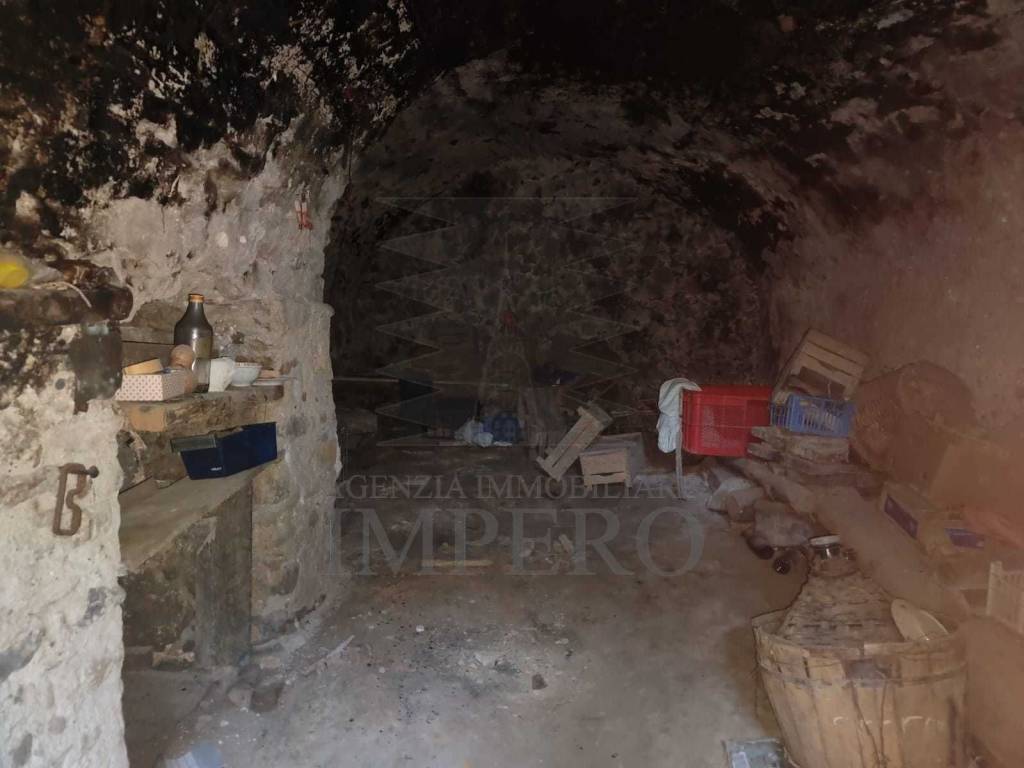 locale commerciale in vendita a Ventimiglia in zona Bevera