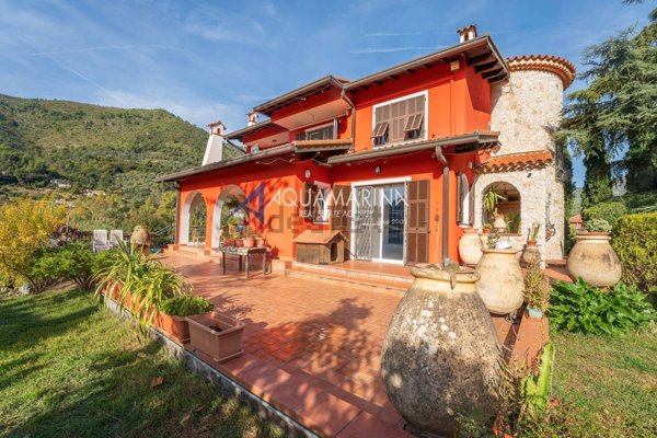 casa indipendente in vendita a Ventimiglia in zona Porra