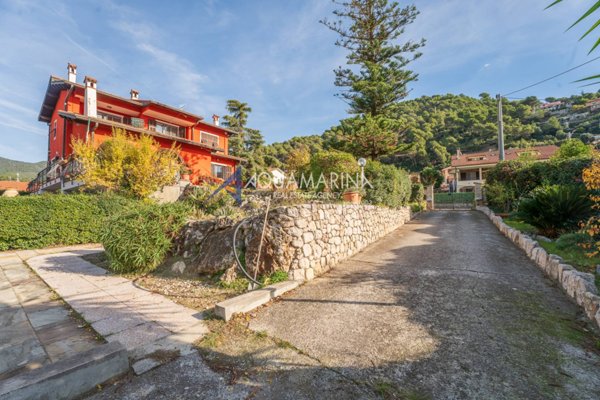 casa indipendente in vendita a Ventimiglia in zona Porra