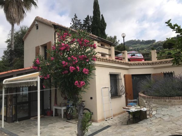 casa indipendente in vendita a Ventimiglia