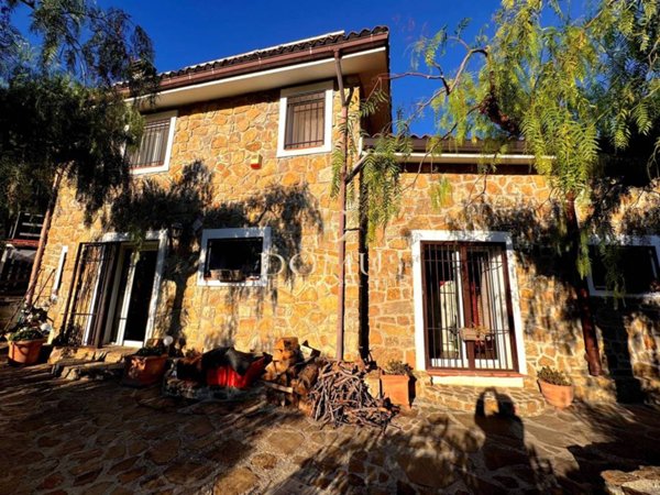 casa indipendente in vendita a Ventimiglia in zona Verrandi