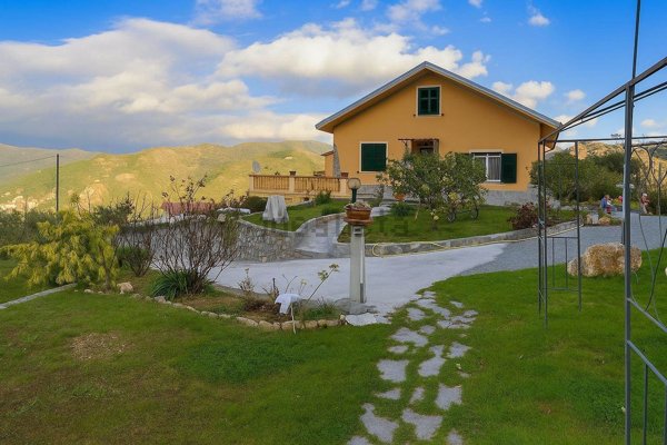 casa indipendente in vendita a Ventimiglia in zona Seglia / San Bernardo