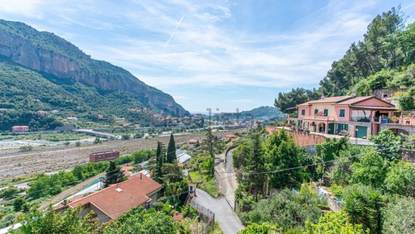 casa indipendente in vendita a Ventimiglia