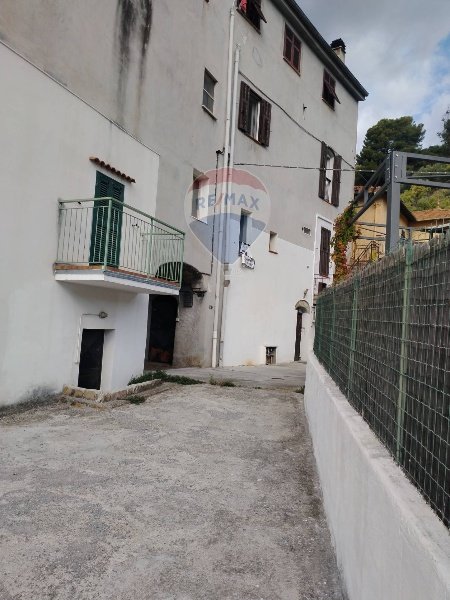casa indipendente in vendita a Ventimiglia in zona Latte