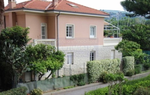 casa indipendente in vendita a Ventimiglia
