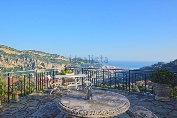 casa indipendente in vendita a Ventimiglia