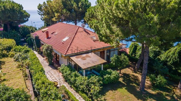 casa indipendente in vendita a Ventimiglia