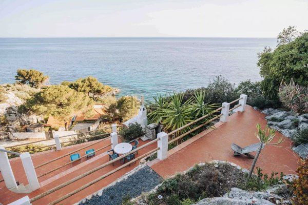 casa indipendente in vendita a Ventimiglia in zona Grimaldi