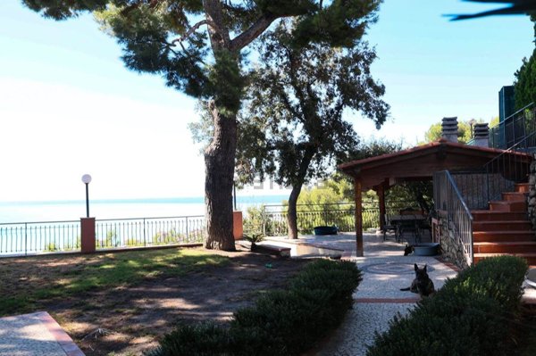 casa indipendente in vendita a Ventimiglia