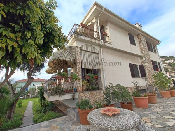casa indipendente in vendita a Ventimiglia