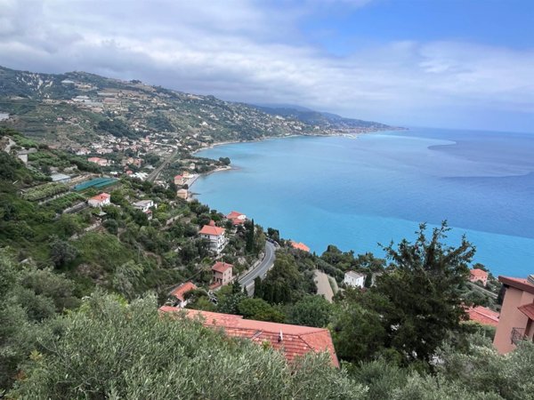 casa indipendente in vendita a Ventimiglia in zona Mortola Inferiore