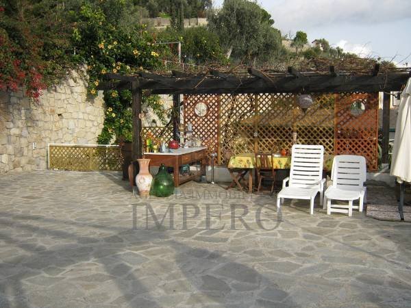 casa indipendente in vendita a Ventimiglia in zona Latte