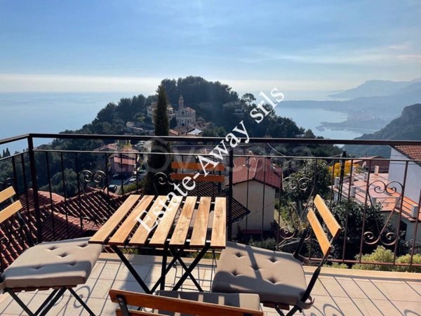 casa indipendente in vendita a Ventimiglia in zona Mortola Superiore