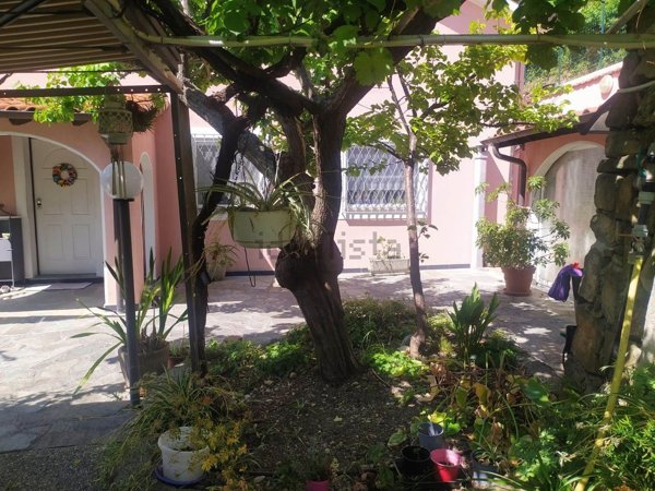 casa indipendente in vendita a Ventimiglia
